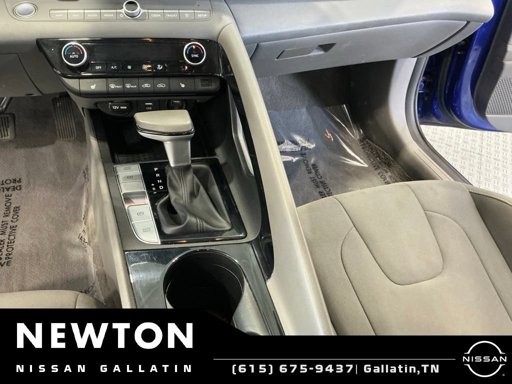 Used 2023 Hyundai Elantra SEL w/ Convenience Package FWD image 11
