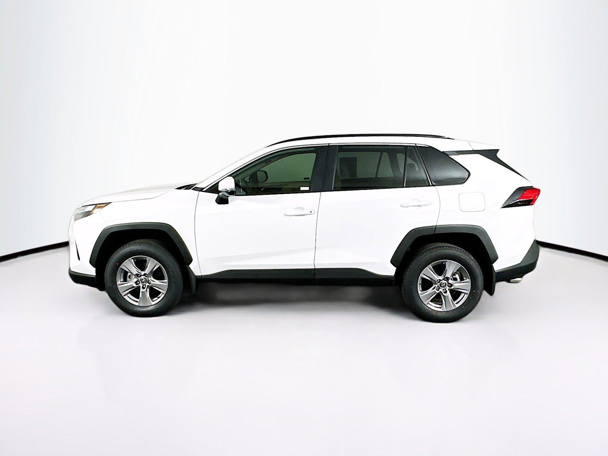 Used 2025 Toyota RAV4 XLE w/ Convenience Package image 4