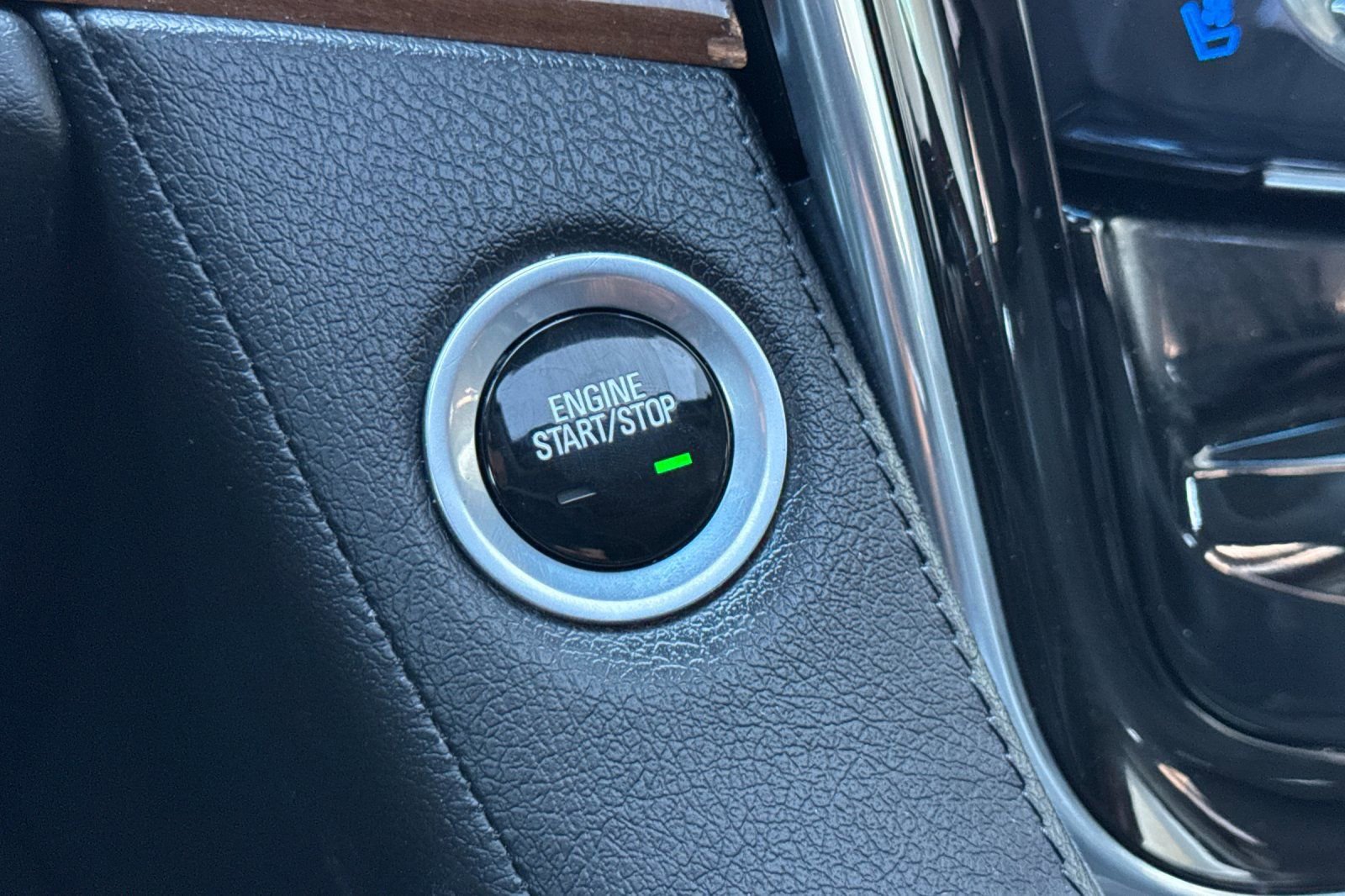 Used 2018 Cadillac Escalade ESV Premium Luxury image 36