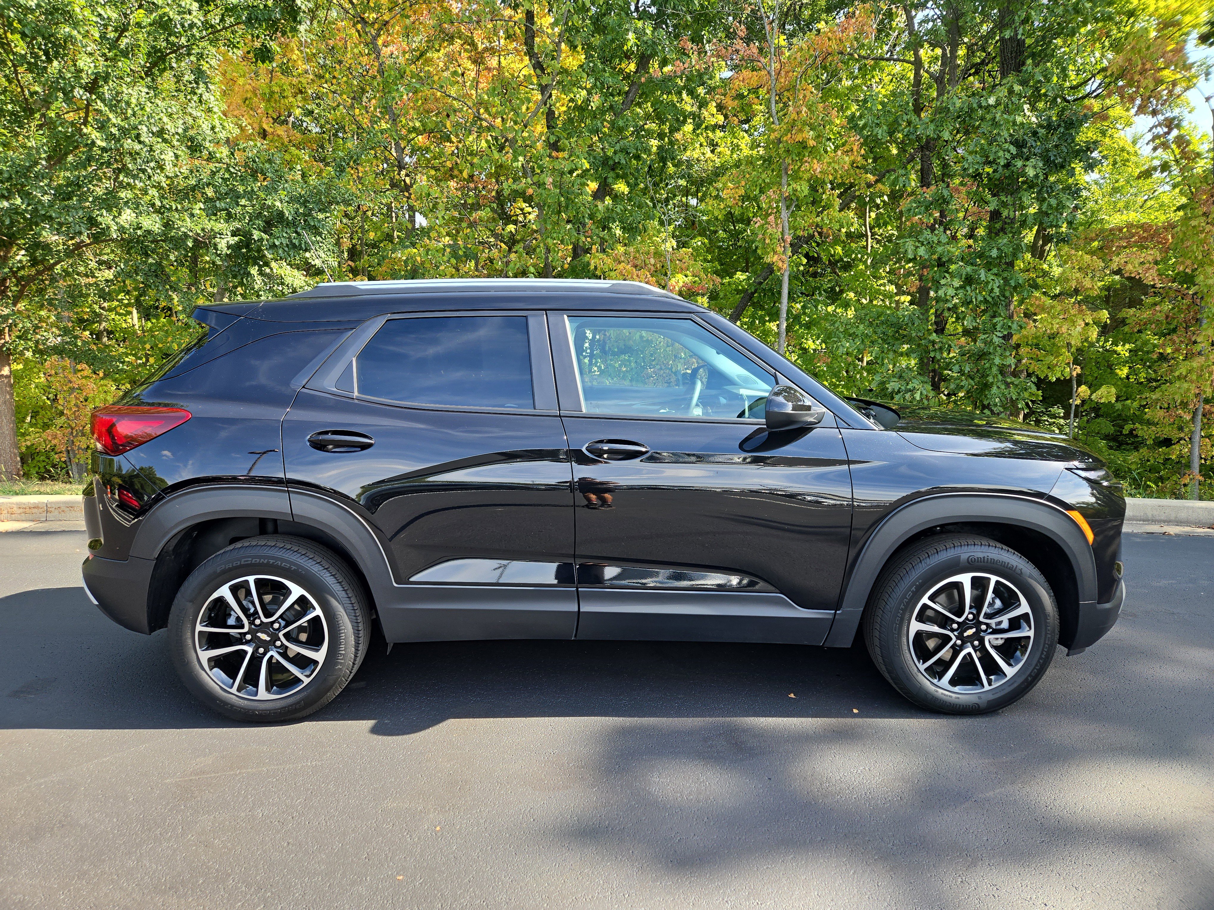 Used 2025 Chevrolet TrailBlazer LT image 2