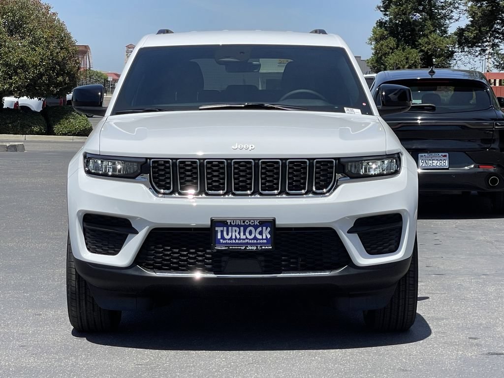 New 2026 Jeep Grand Cherokee Laredo AWD/4WD image 2