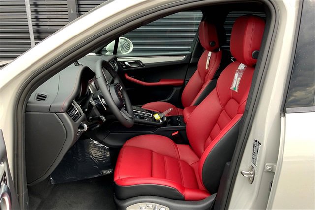 New 2026 Porsche Macan image 5