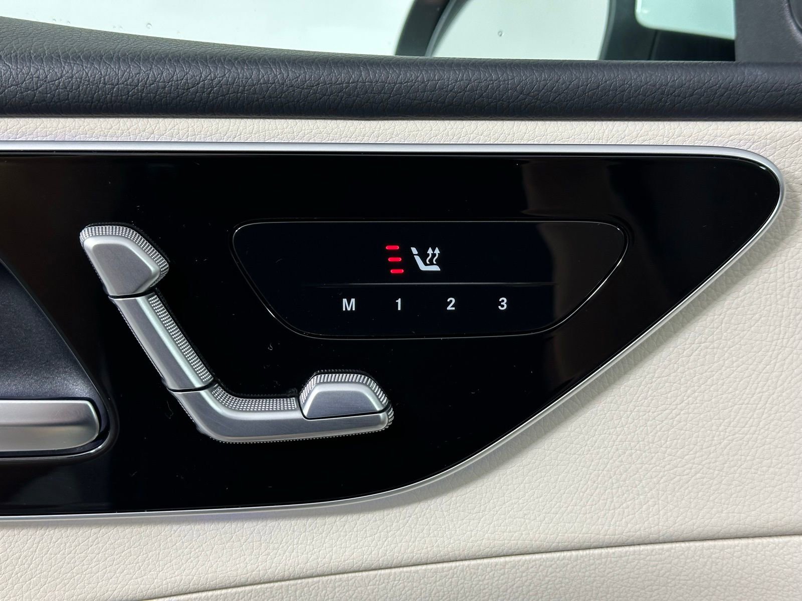 Used 2023 Mercedes-Benz C 300 4MATIC Sedan image 7