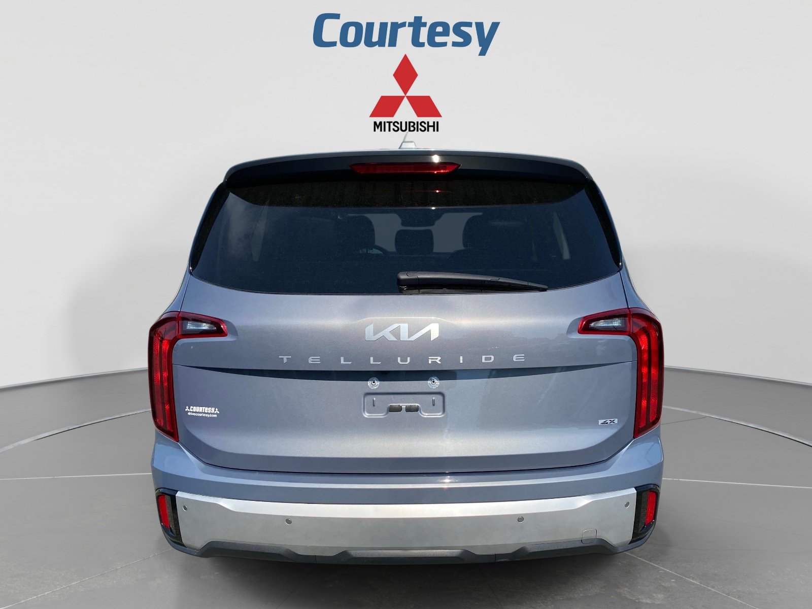 Used 2024 Kia Telluride LX AWD/4WD image 4