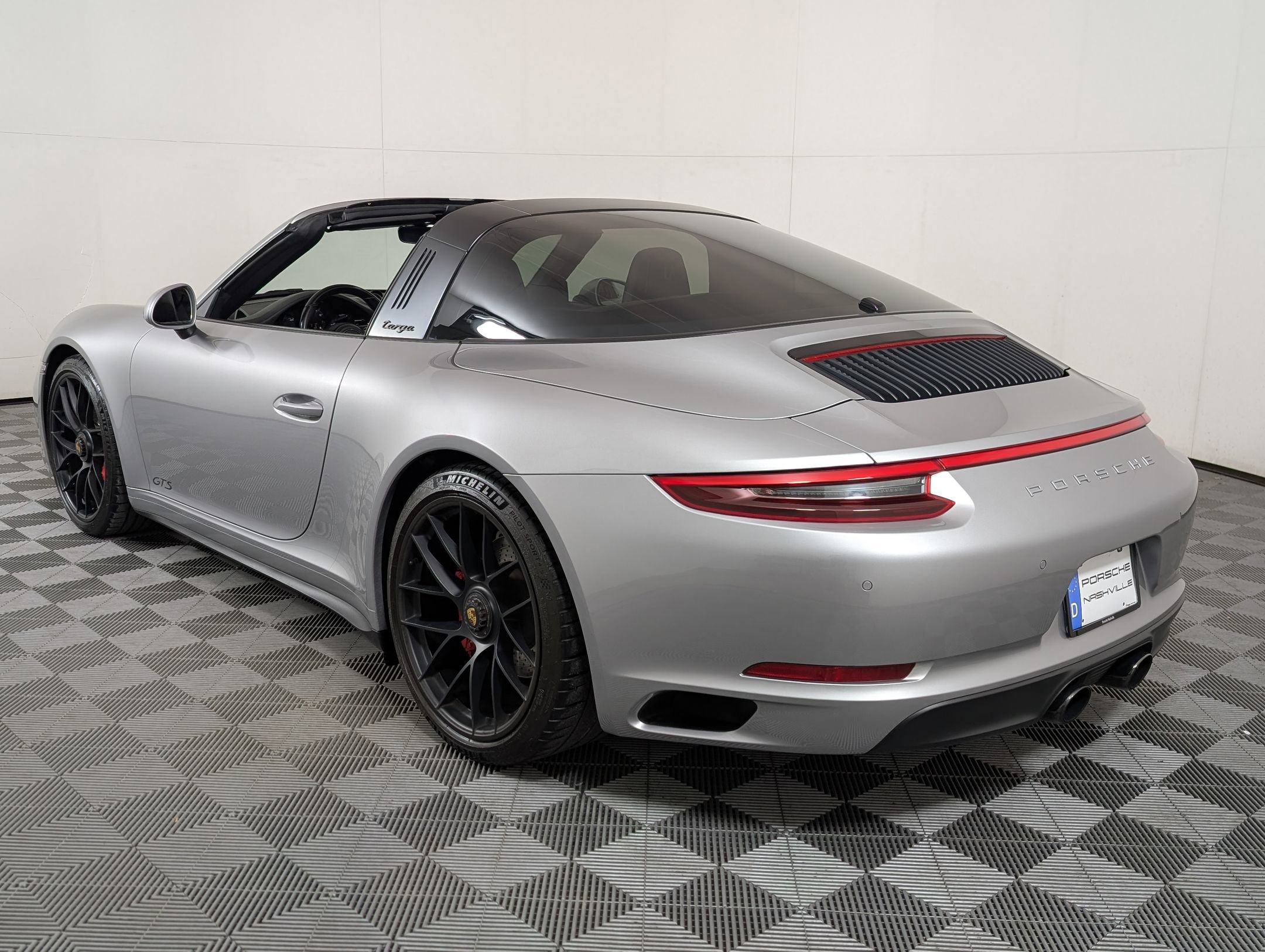 Used 2019 Porsche 911 Targa 4 GTS image 3