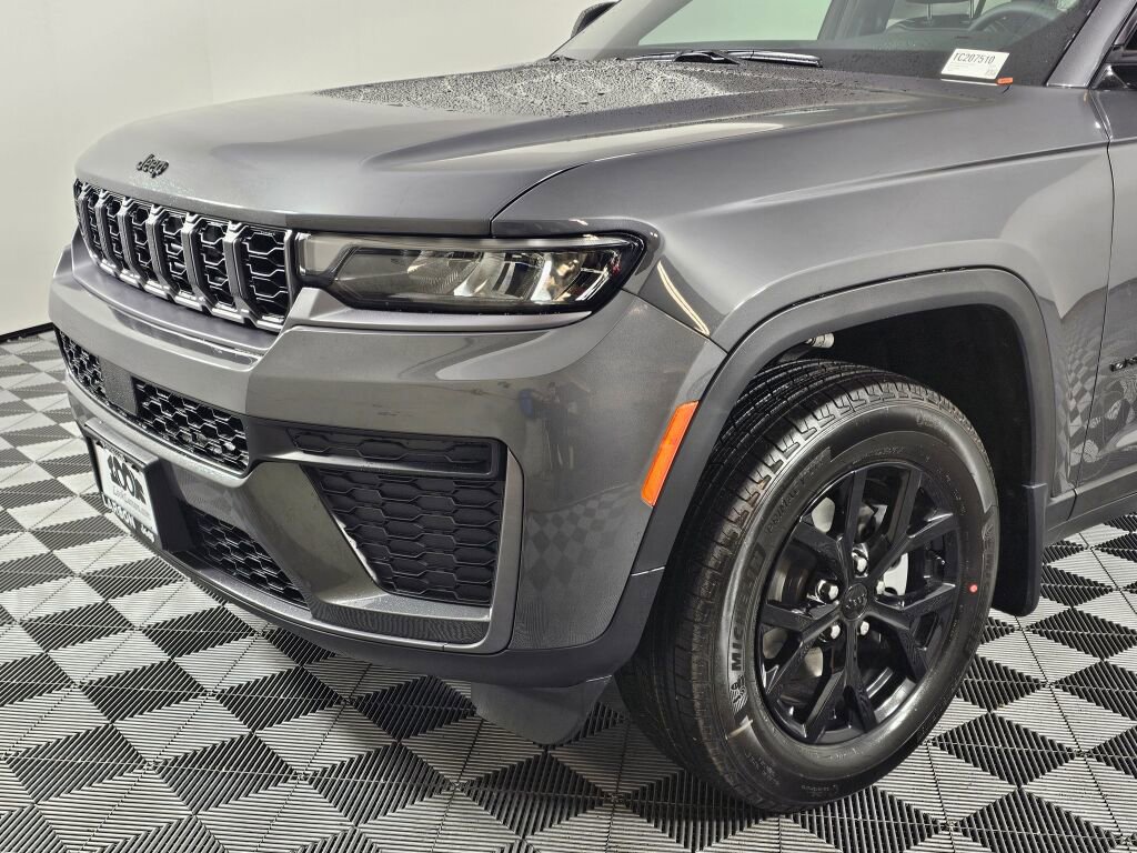 New 2026 Jeep Grand Cherokee Altitude image 11