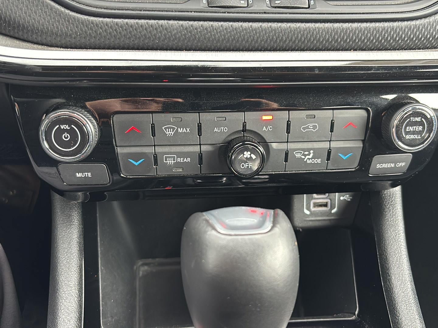 Used 2025 Jeep Compass Trailhawk AWD/4WD image 14