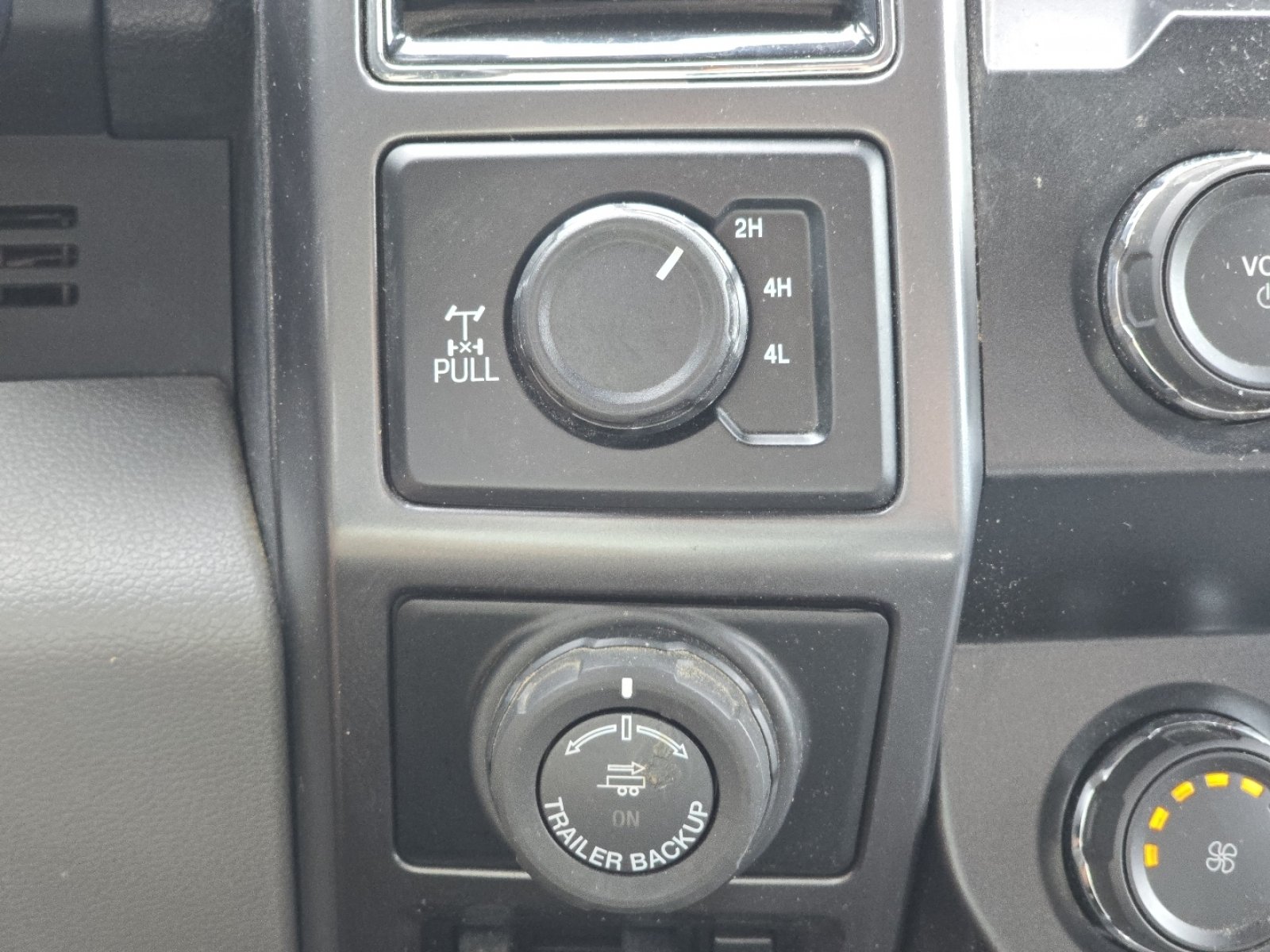 Used 2019 Ford F150 XLT w/ Equipment Group 302A Luxury AWD/4WD image 6
