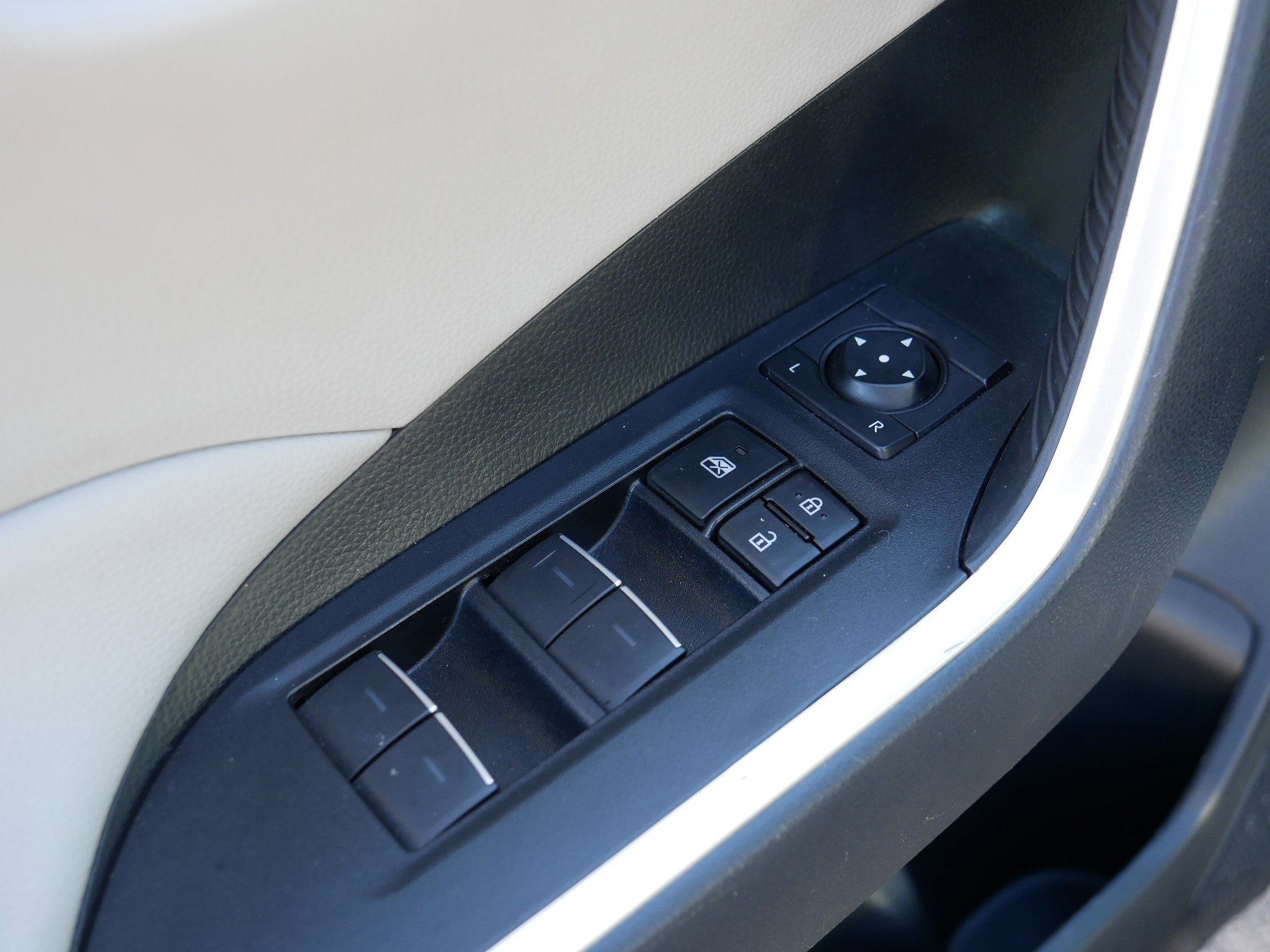 Used 2023 Toyota RAV4 XLE image 15
