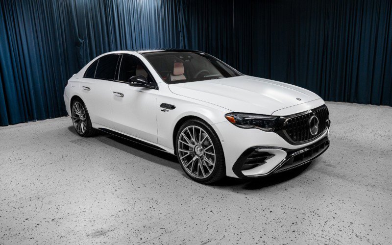 New 2026 Mercedes-Benz E 53 AMG e 4MATIC Sedan image 3