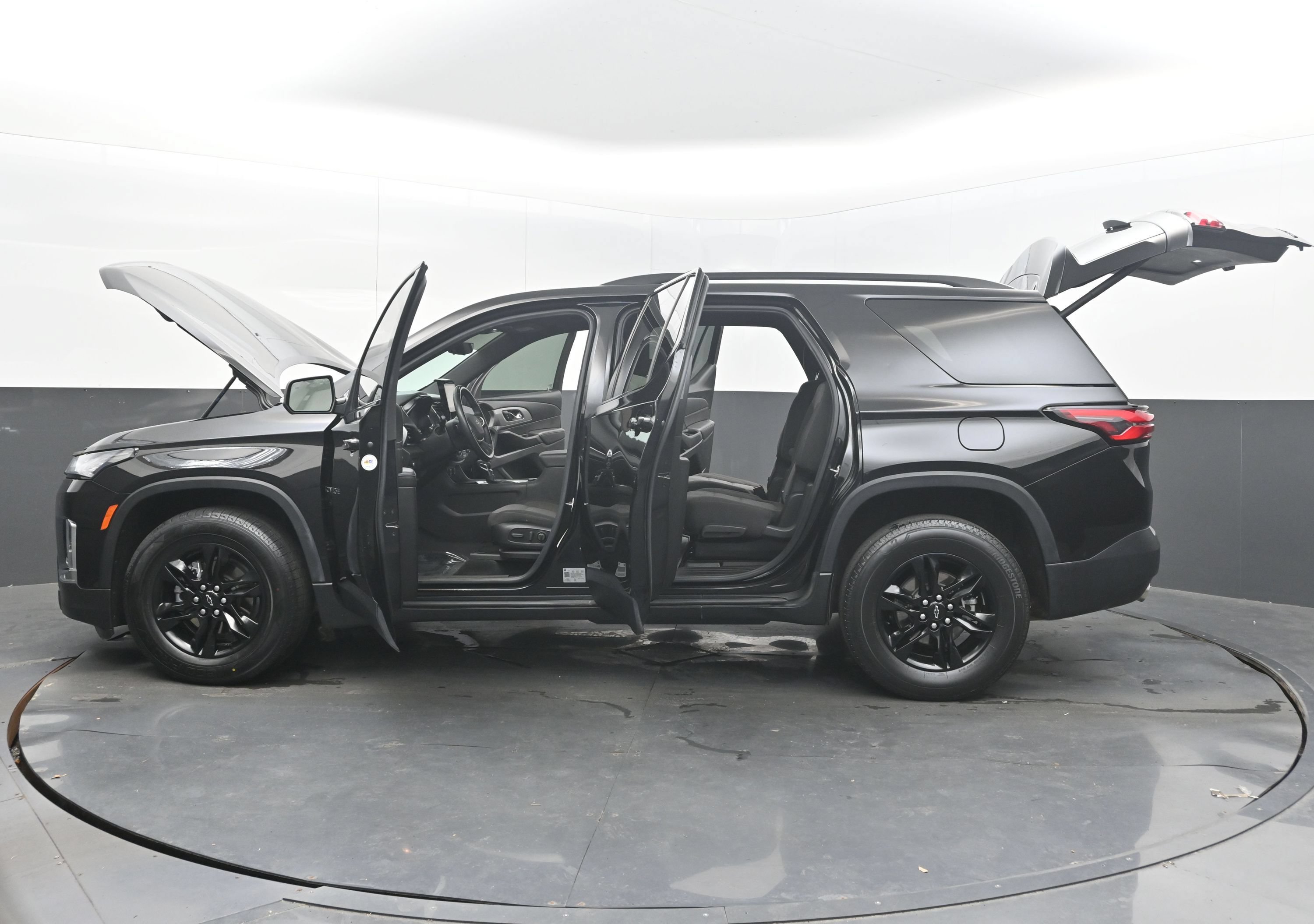 Used 2023 Chevrolet Traverse LT FWD image 48
