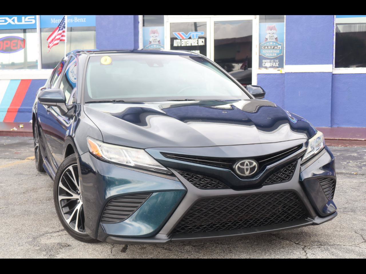 Used 2020 Toyota Camry SE FWD image 2