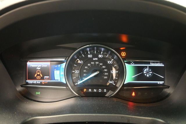Used 2017 Ford Explorer XLT w/ Equipment Group 202A AWD/4WD image 18