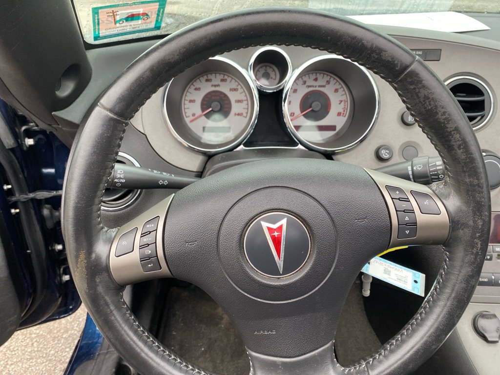 Used 2006 Pontiac Solstice Convertible w/ Premium Package image 12