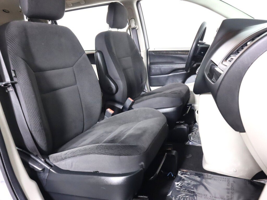 Used 2018 Dodge Grand Caravan SE FWD image 37