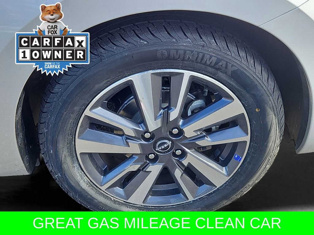 Used 2023 Nissan Versa SV image 4