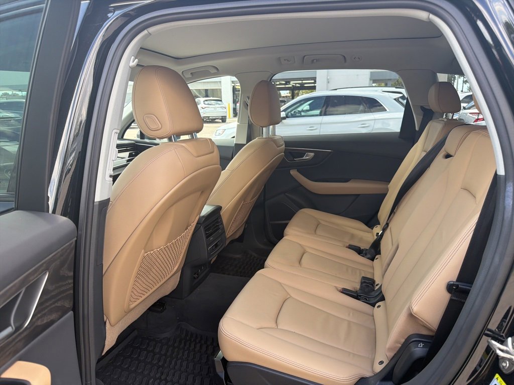 Used 2025 Audi Q7 2.0T Premium w/ Convenience Plus Package image 3