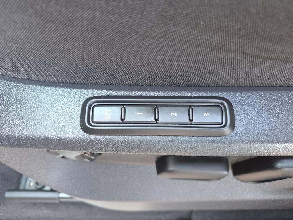 Used 2023 Volkswagen Atlas SEL Premium AWD/4WD image 33