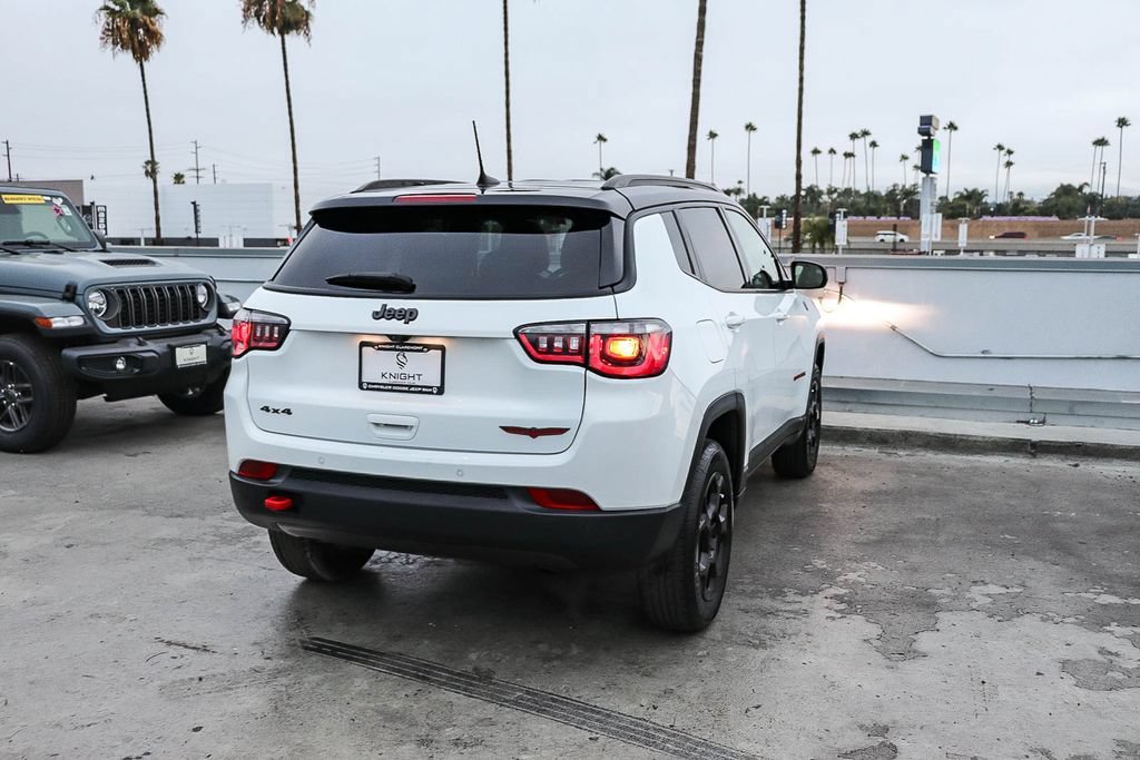 Used 2024 Jeep Compass Trailhawk AWD/4WD image 9