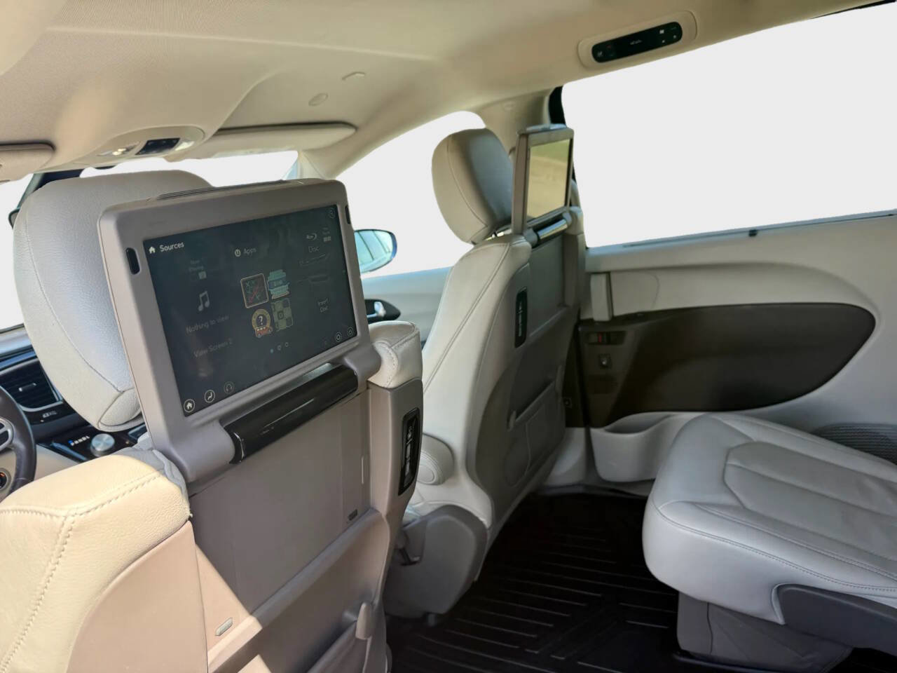 Used 2020 Chrysler Pacifica Touring-L Plus FWD image 21