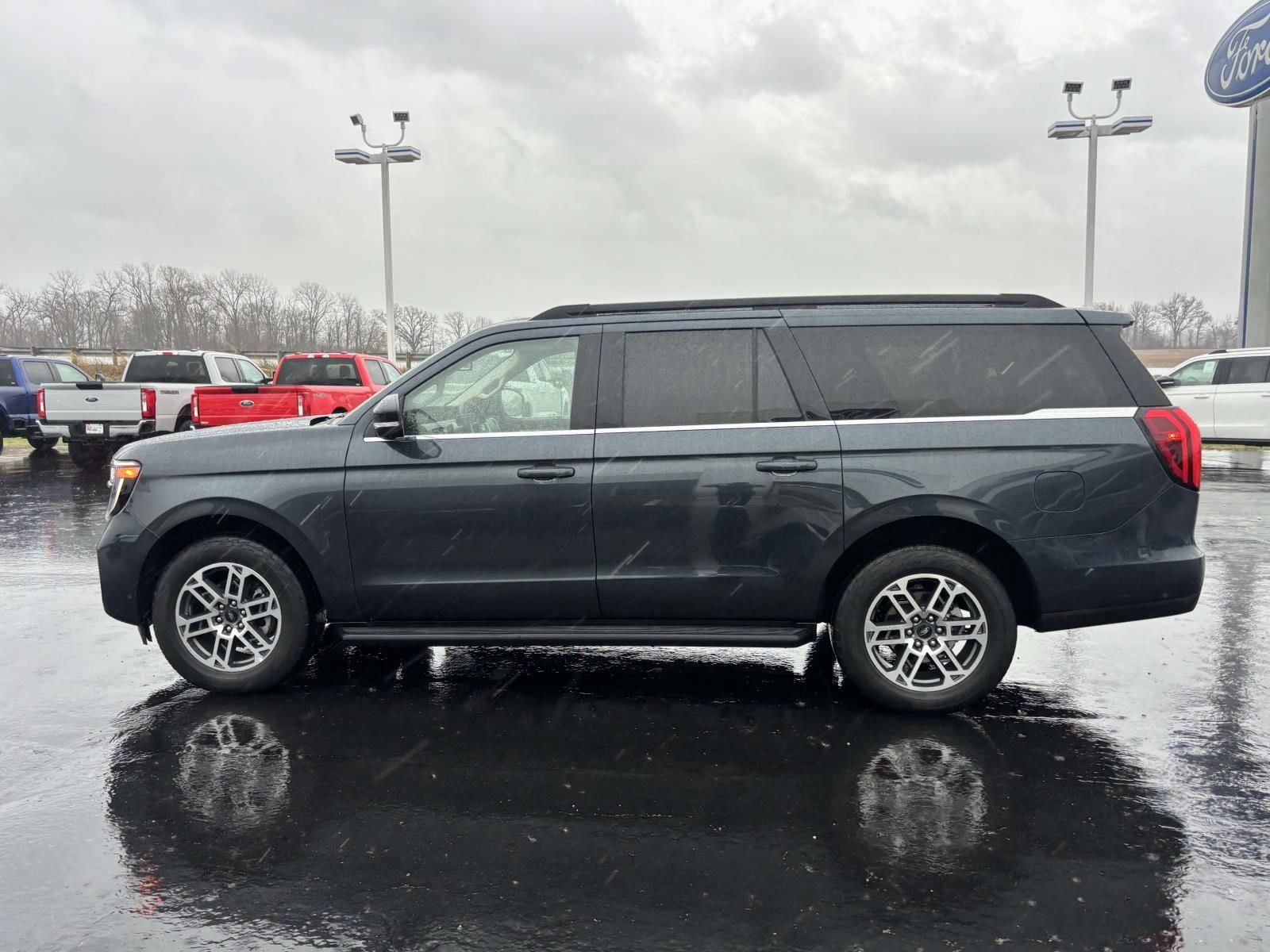 Used 2025 Ford Expedition Max Active AWD/4WD image 5