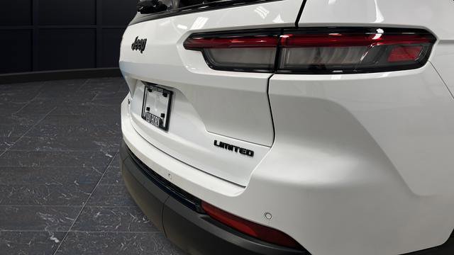 Used 2024 Jeep Grand Cherokee L Limited w/ Black Appearance Package image 36