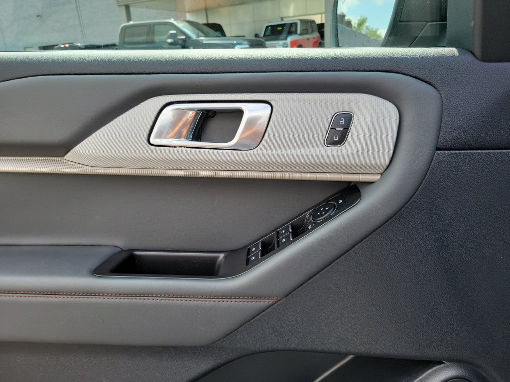 Certified 2025 Ford Explorer Active RWD image 21