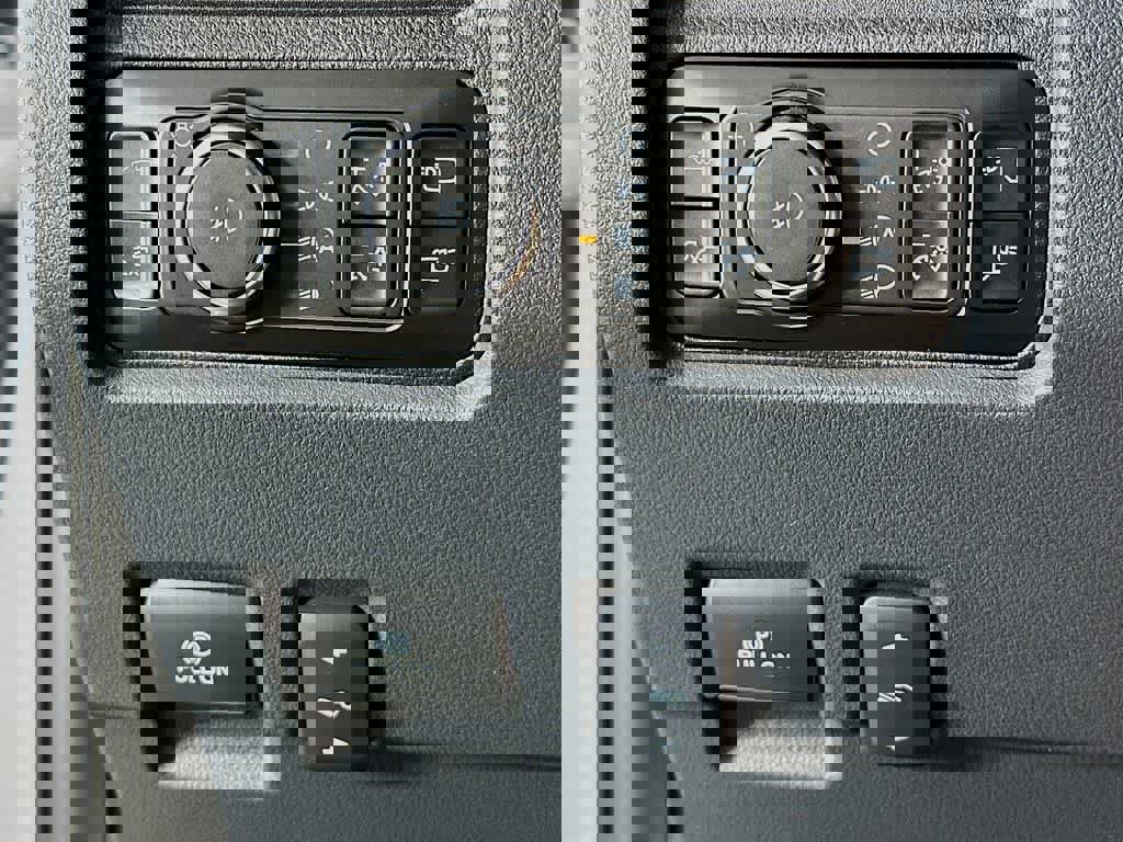 New 2026 Ford F250 Lariat w/ Black Appearance Package image 27