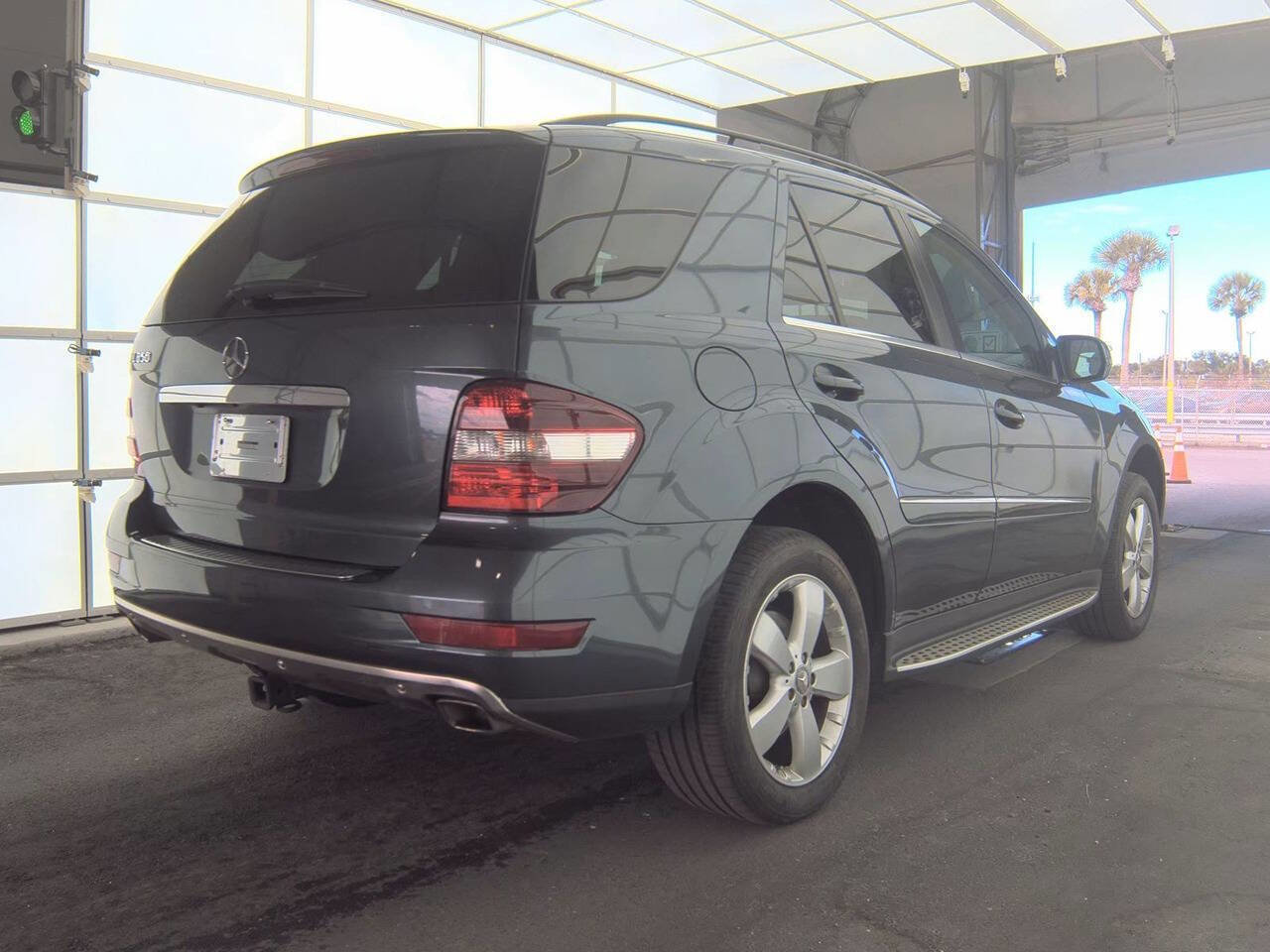 Used 2010 Mercedes-Benz ML 350 BlueTEC 4MATIC w/ Premium 1 Pkg image 5