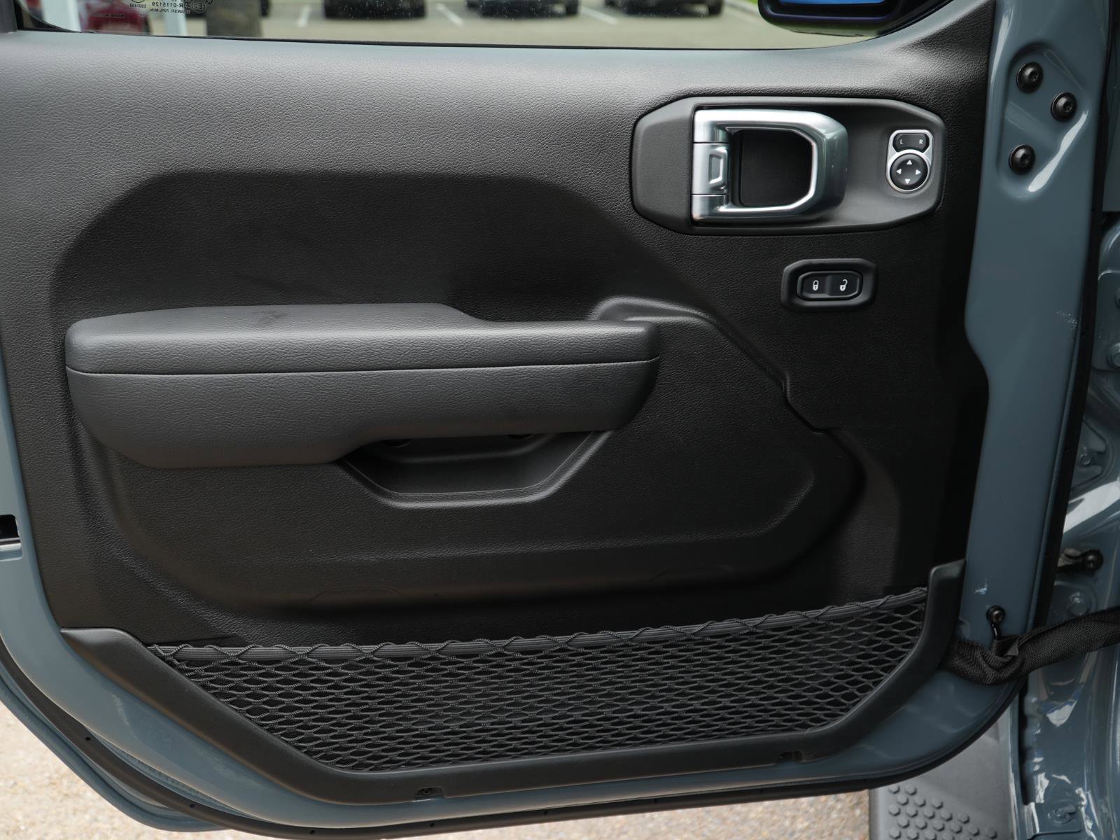 Used 2025 Jeep Wrangler Sport S image 13
