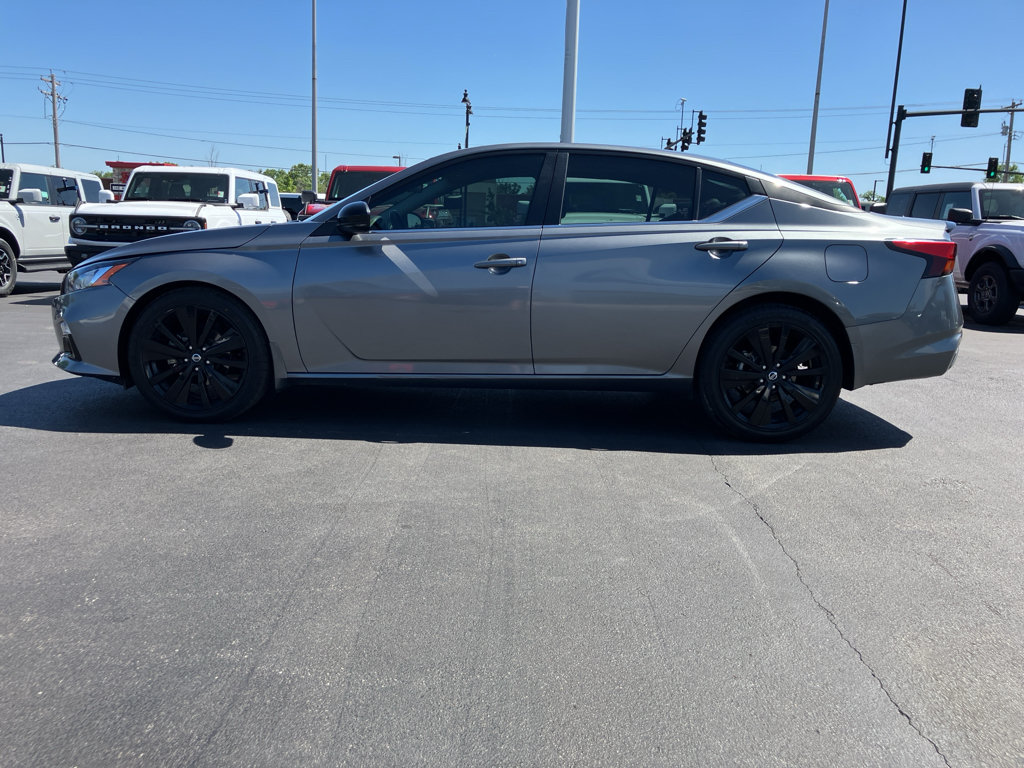 Used 2022 Nissan Altima 2.5 SR w/ Midnight Edition Package AWD/4WD image 6