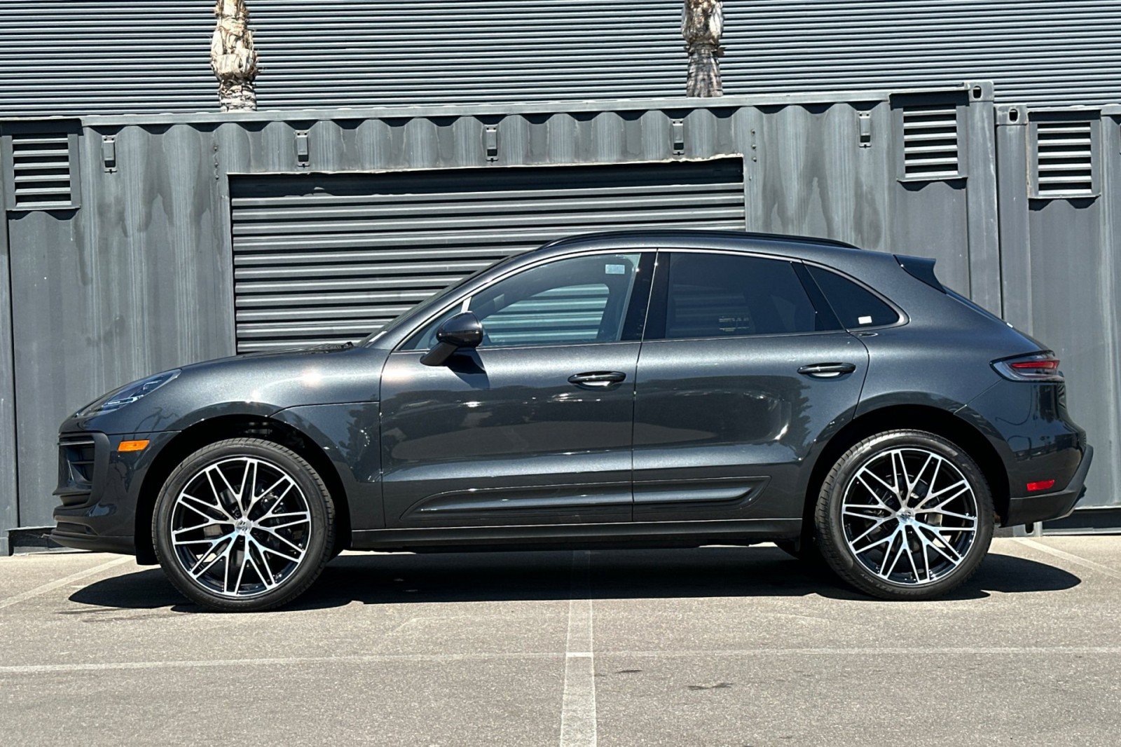 Used 2026 Porsche Macan AWD/4WD image 2