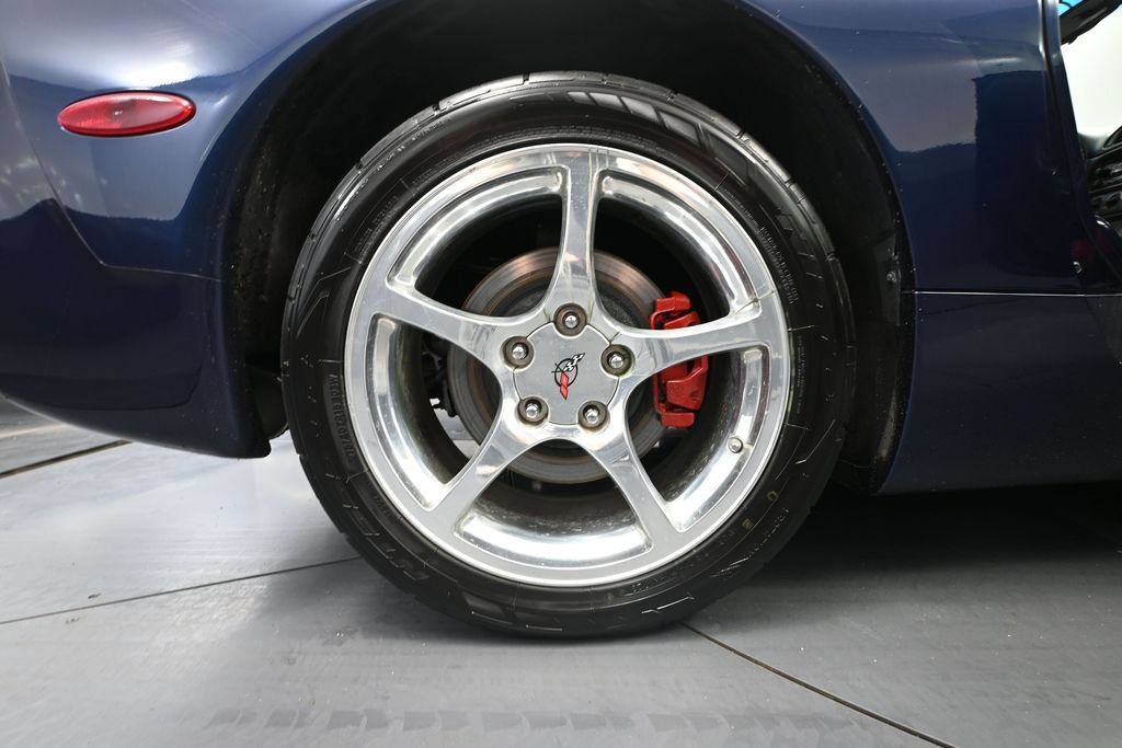 Used 2001 Chevrolet Corvette Convertible RWD image 11