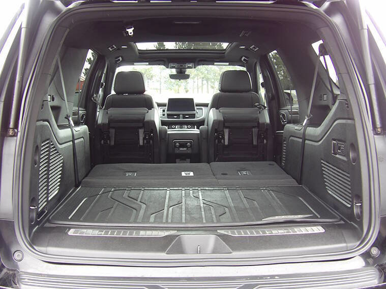 Used 2021 Chevrolet Suburban High Country image 27