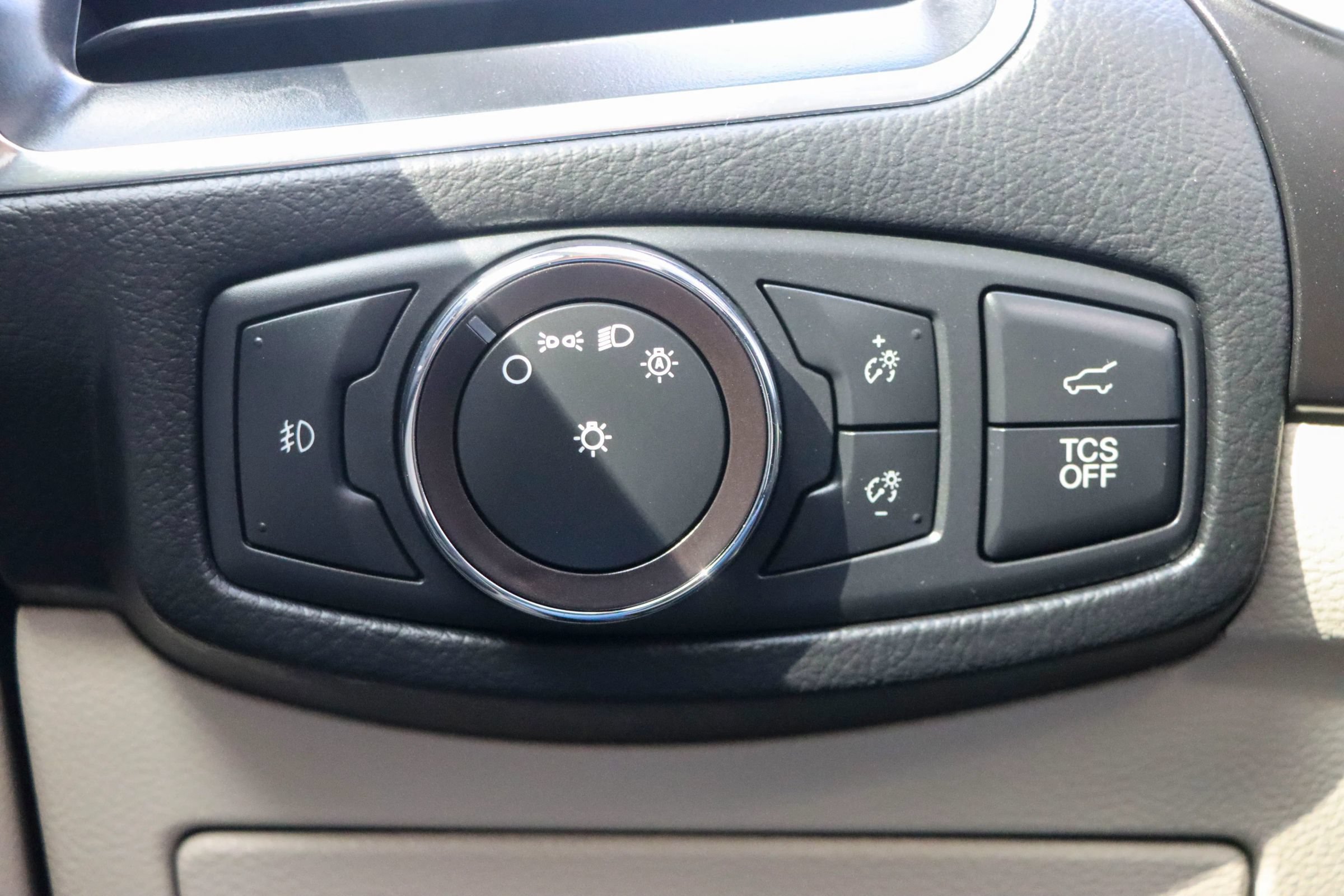 Used 2019 Ford Edge Titanium w/ Equipment Group 301A FWD image 31