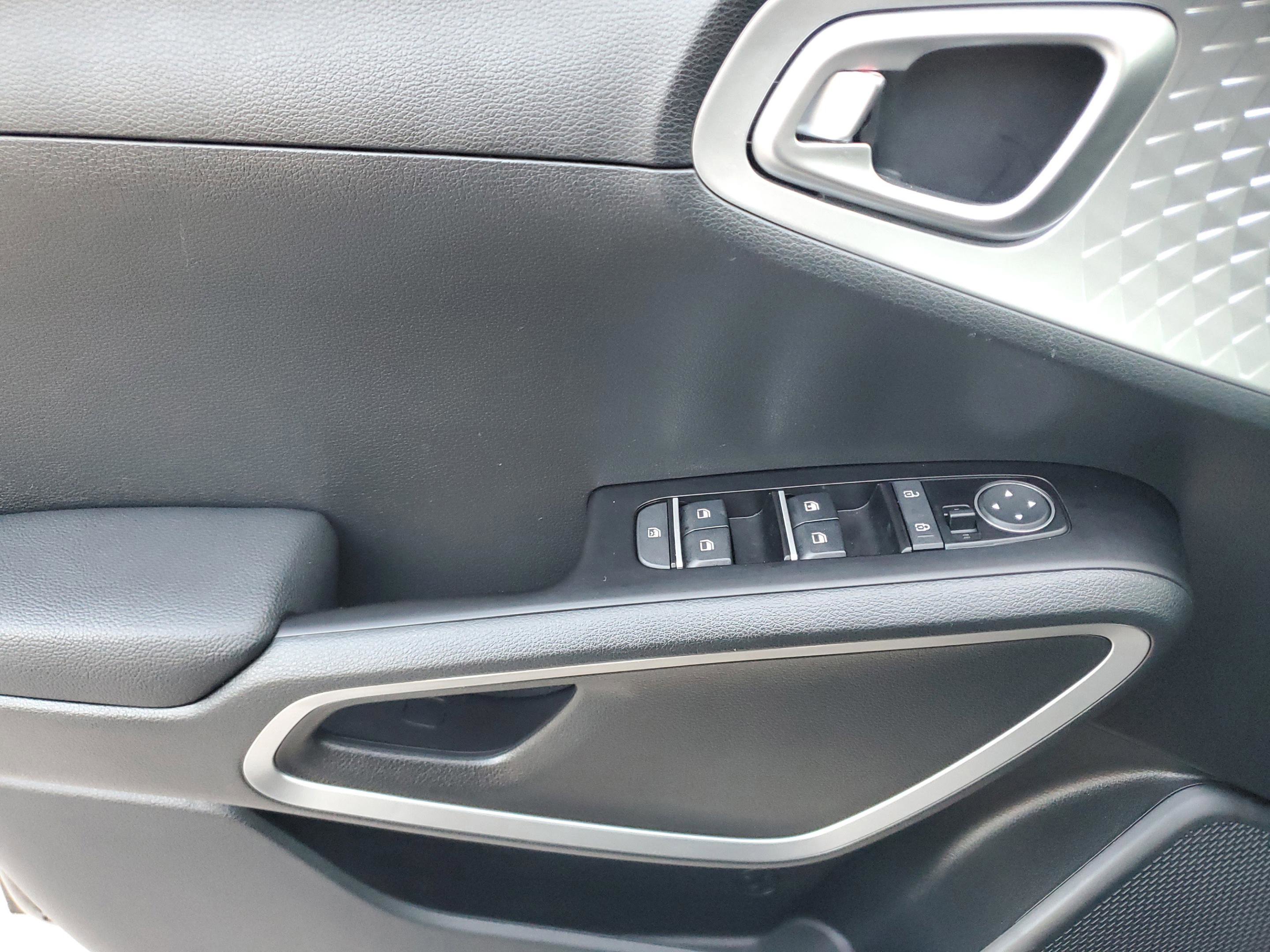 Certified 2025 Kia Soul LX image 15