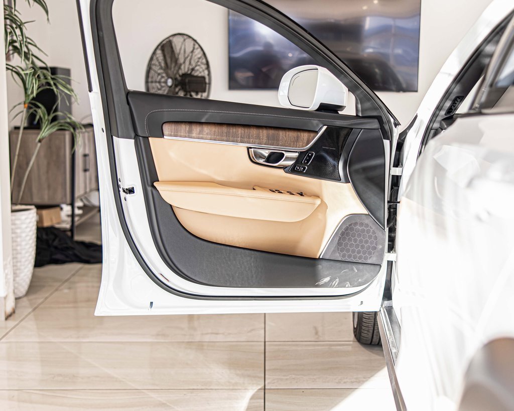 Used 2023 Volvo V90 B6 Cross Country Ultimate w/ Climate Package image 32