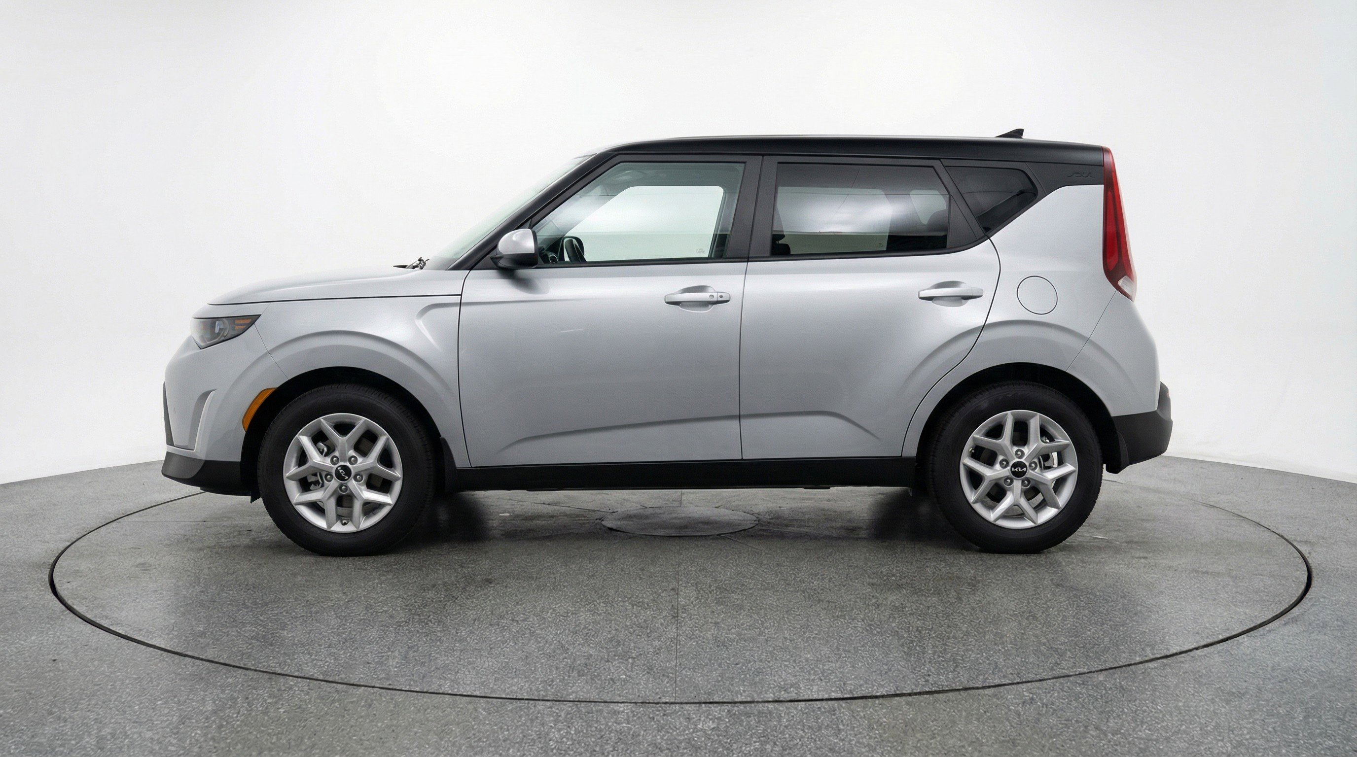 Used 2025 Kia Soul LX w/ LX Technology Package image 5