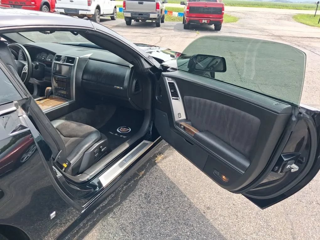 Used 2006 Cadillac XLR V RWD image 41