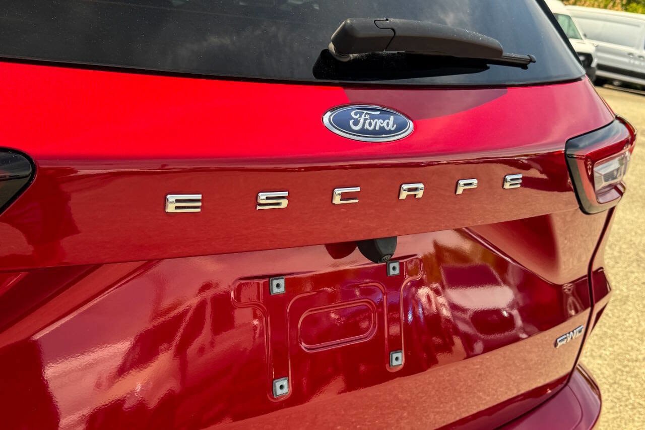 Used 2023 Ford Escape ST-Line w/ Tech Pack #1 AWD/4WD image 15