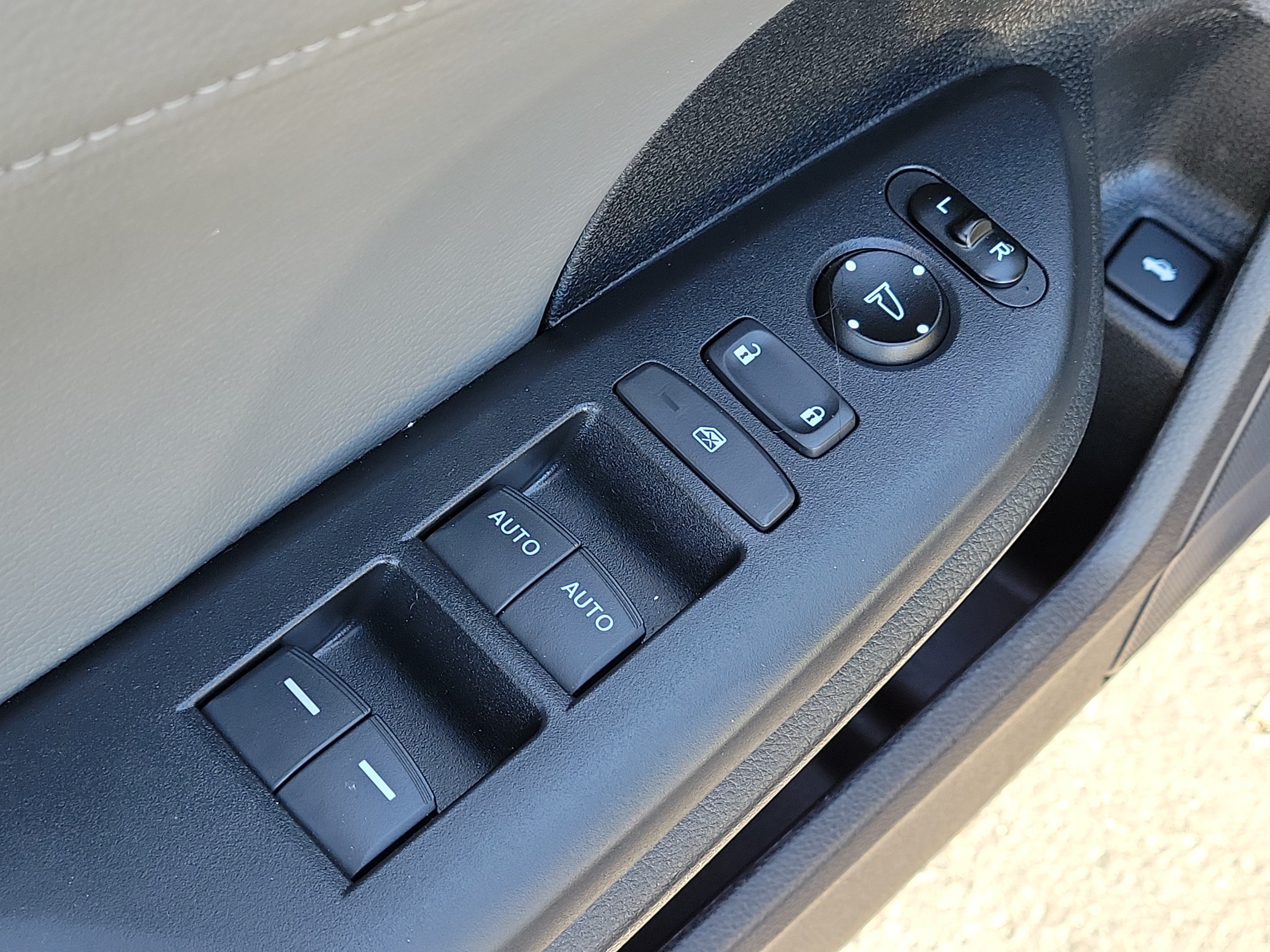 Used 2019 Honda Civic EX-L image 16