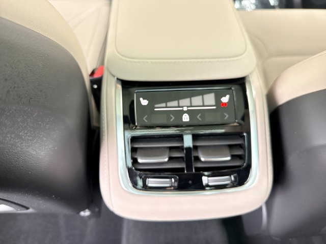Certified 2026 Volvo XC90 B6 Plus AWD/4WD image 27