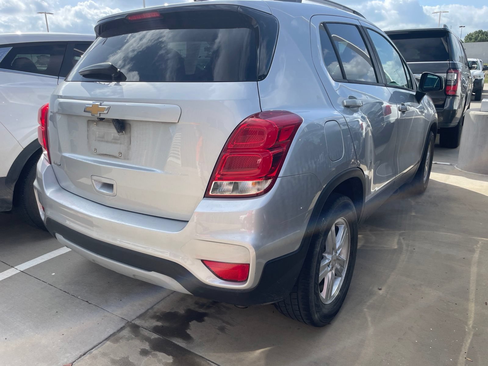 Used 2021 Chevrolet Trax LT w/ LT Convenience Package FWD image 4