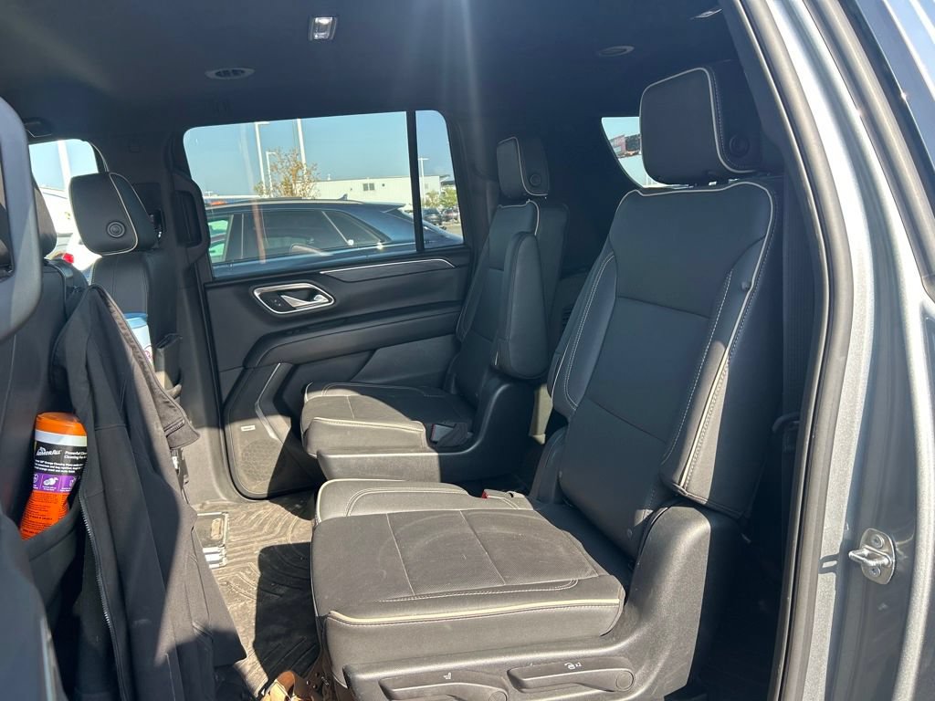 Used 2023 GMC Yukon XL SLT w/ SLT Luxury Package AWD/4WD image 13