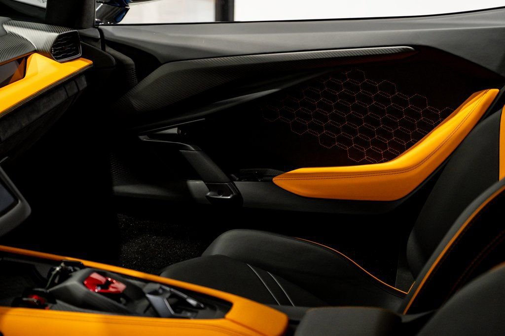 Used 2024 Lamborghini Revuelto AWD/4WD image 35