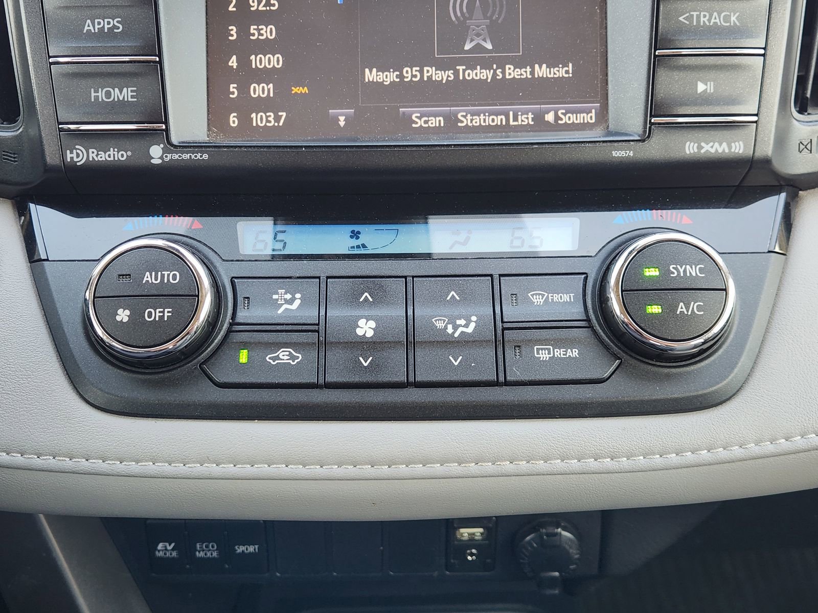 Used 2018 Toyota RAV4 XLE image 22