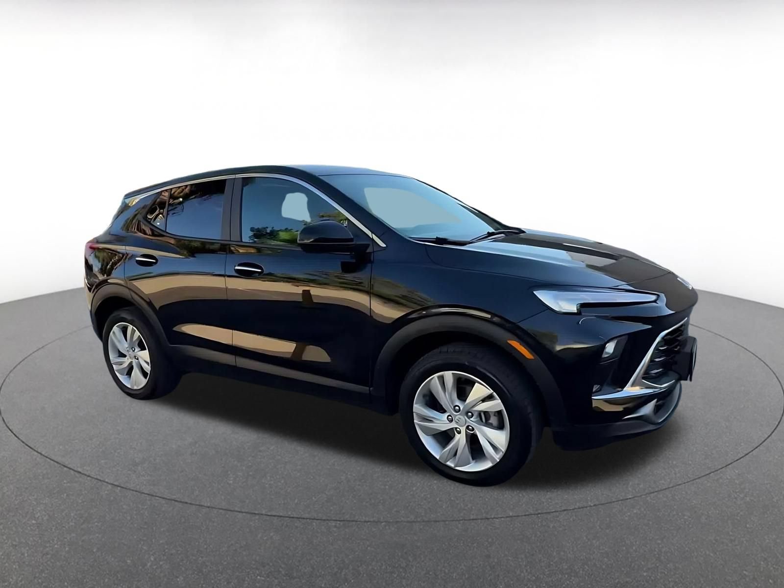 Used 2025 Buick Encore GX Preferred AWD/4WD image 2