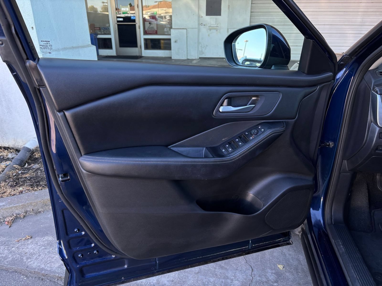 Used 2025 Nissan Rogue SV FWD image 18