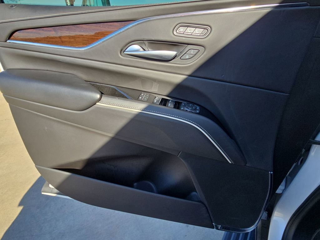 Used 2022 Cadillac Escalade Premium Luxury Platinum AWD/4WD image 28