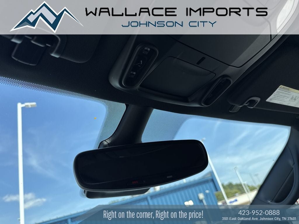 Used 2025 Chrysler Pacifica Limited FWD image 17